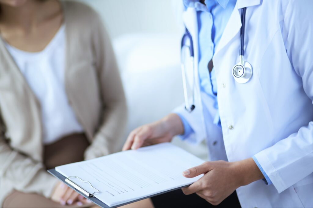 Brasileiros fazem mais consultas médicas e exames do que a média da OMS