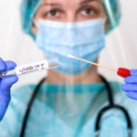 Alerta: novas subvariantes e aumento de casos pedem cuidados com Covid-19