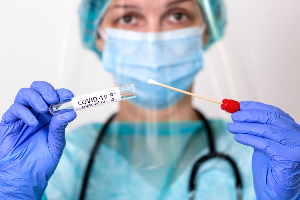 Alerta: novas subvariantes e aumento de casos pedem cuidados com Covid-19