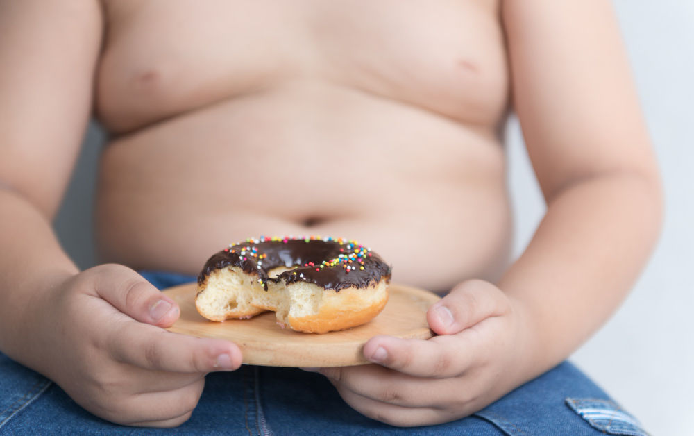 Uma em cada dez crianças de até 5 anos está acima do peso no Brasil