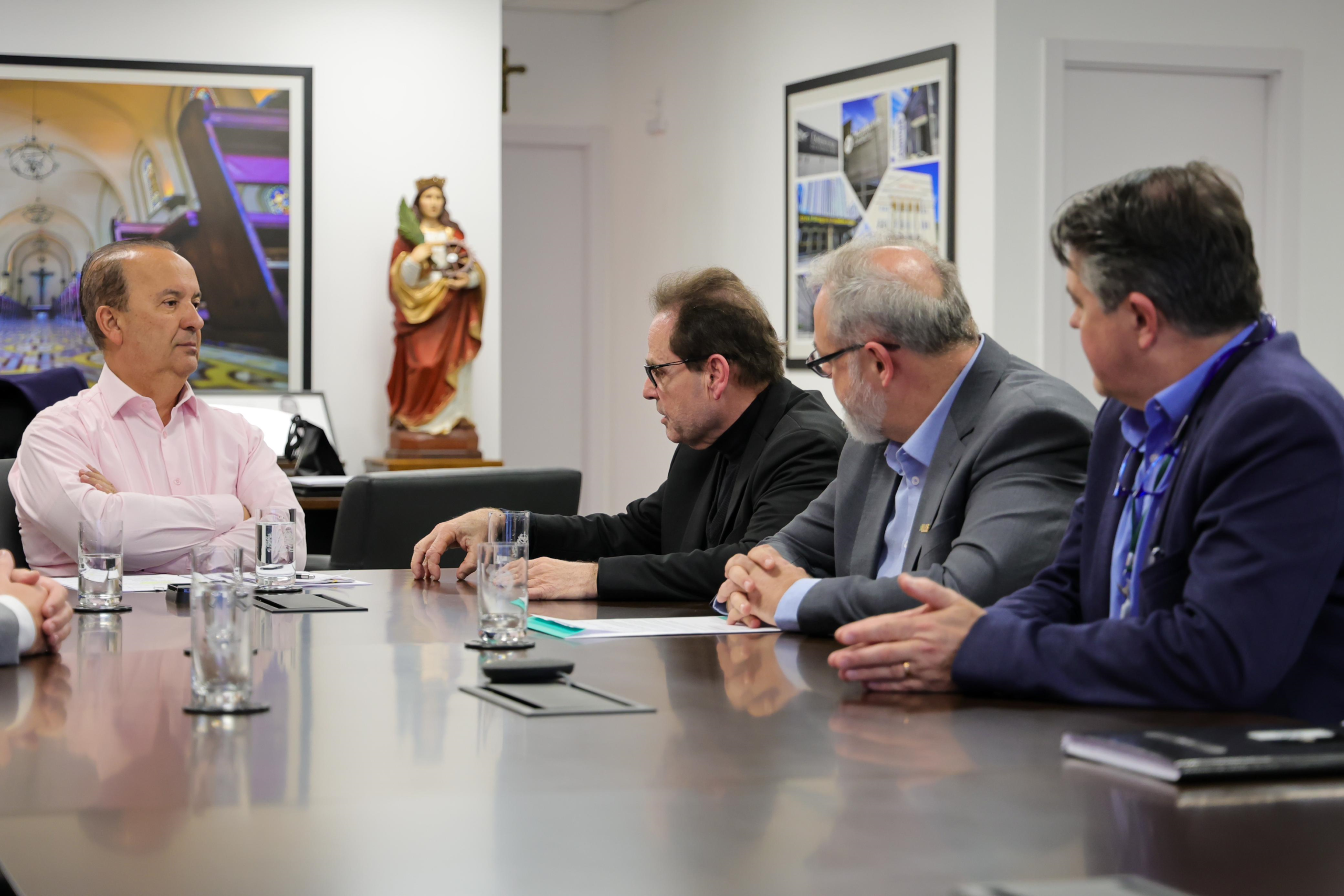 Diretor da SIM se reúne com o Governador de Santa Catarina para convite ao Congresso UNIDAS