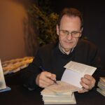 Livro comemorativo resgata a história dos 40 anos da SIM sob o olhar de Alfeu Luiz Abreu
